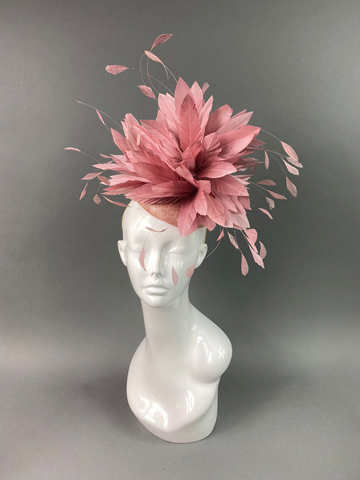 THG3822 - The Hat Girls