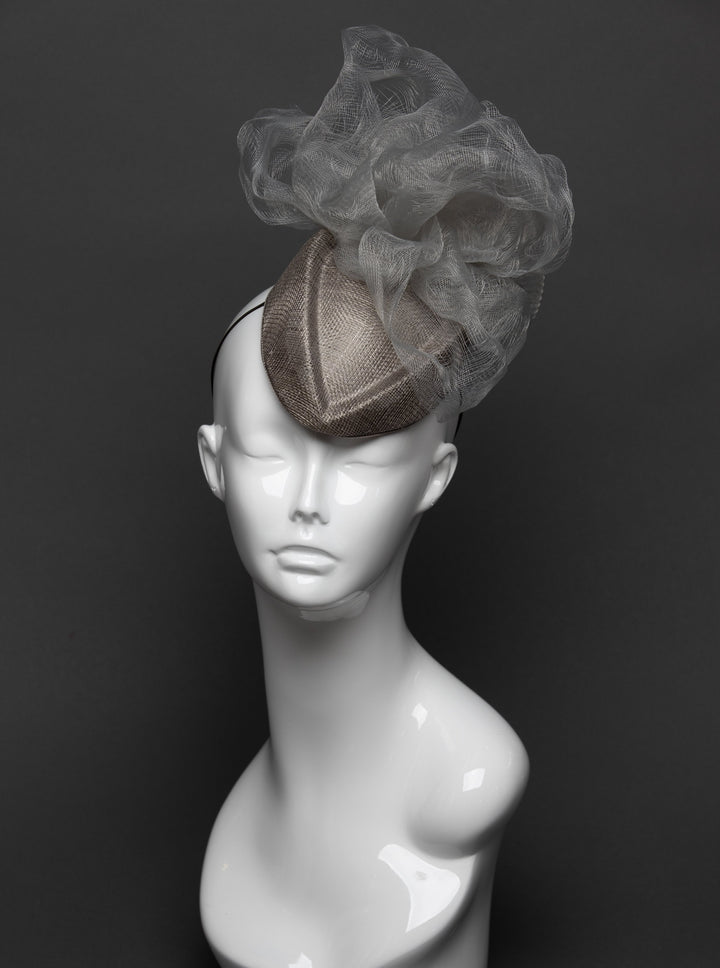 THG2618 - The Hat Girls