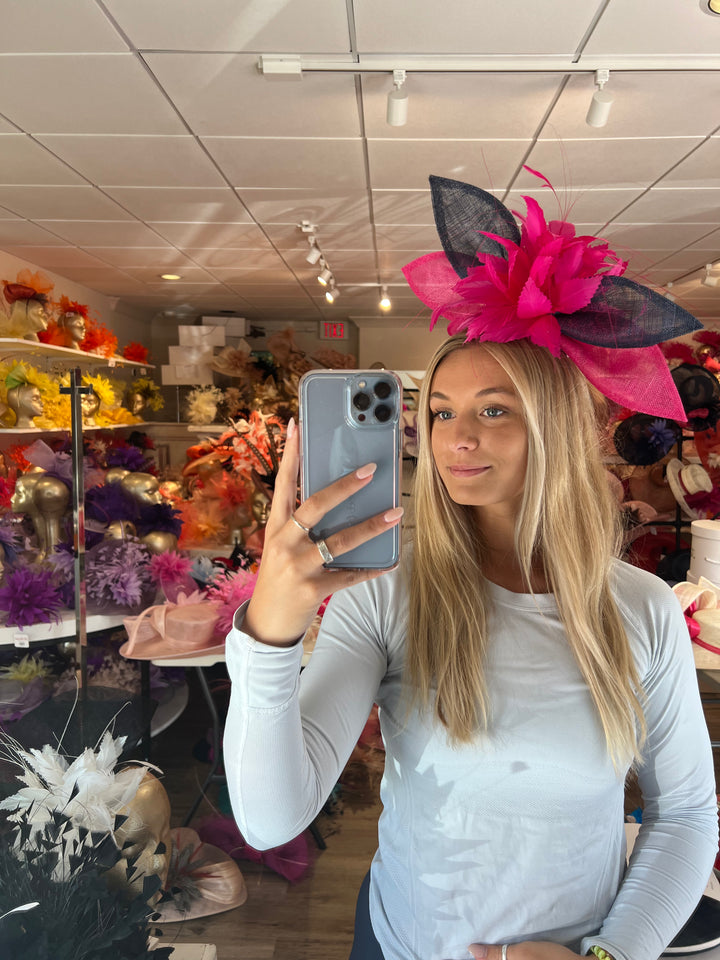 THG3299 - The Hat Girls