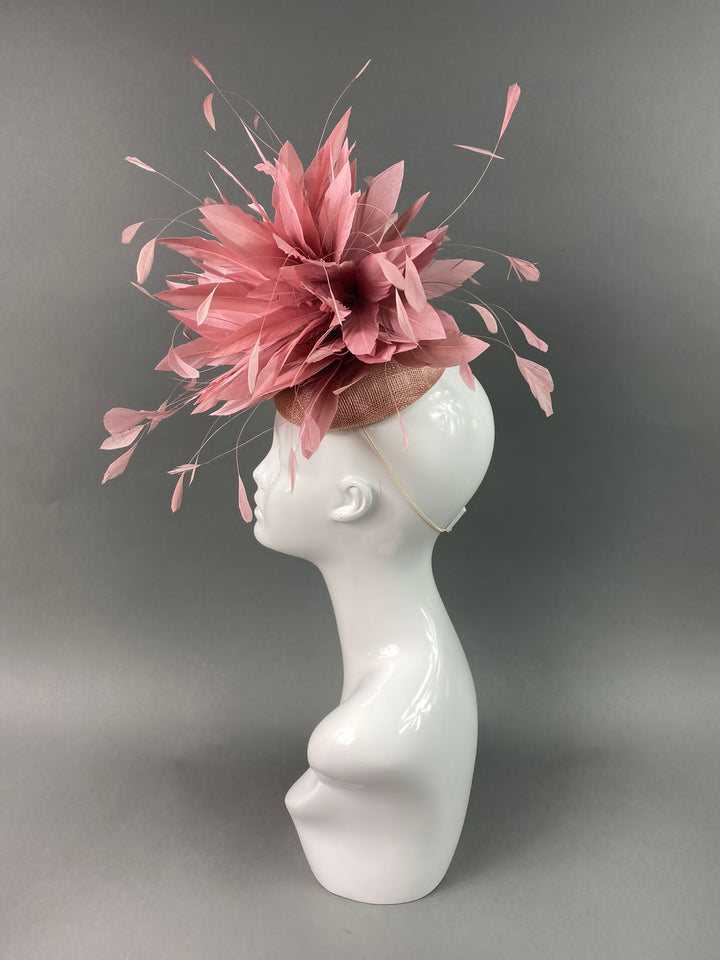 THG3822 - The Hat Girls