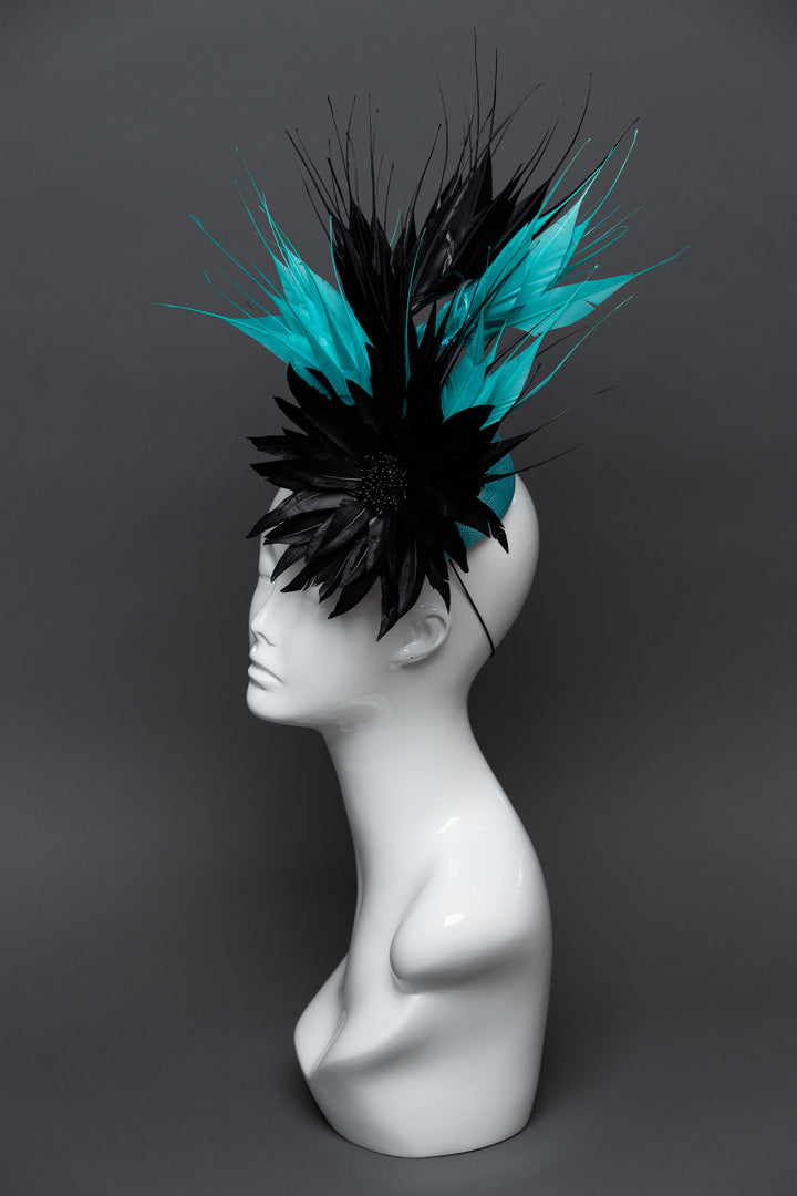 THG2576 - The Hat Girls