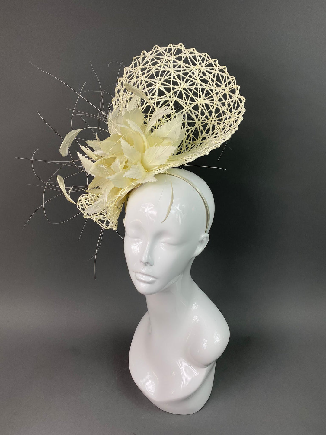 THG3799 - The Hat Girls