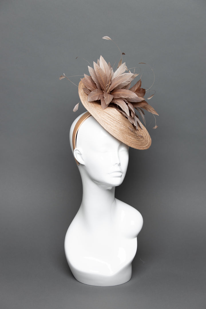 THG3742 - The Hat Girls