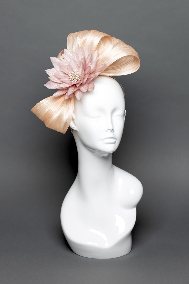 THG3762 - The Hat Girls