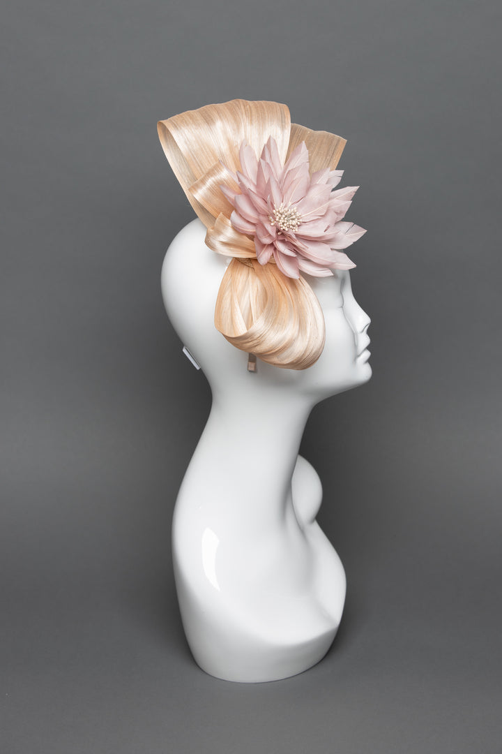 THG3762 - The Hat Girls