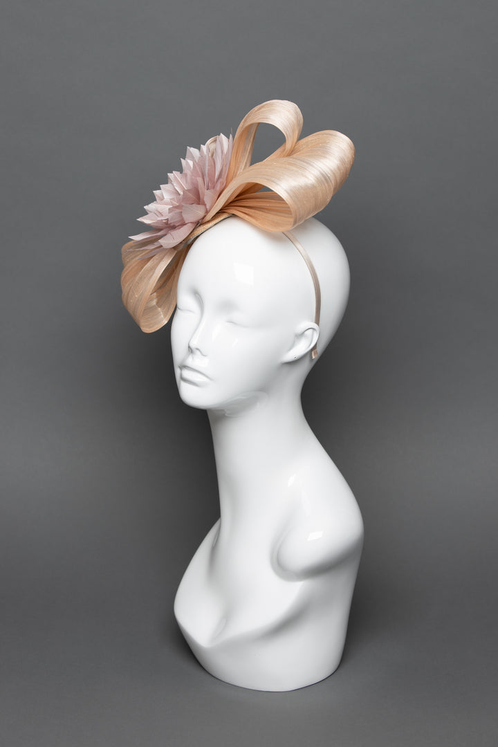 THG3762 - The Hat Girls