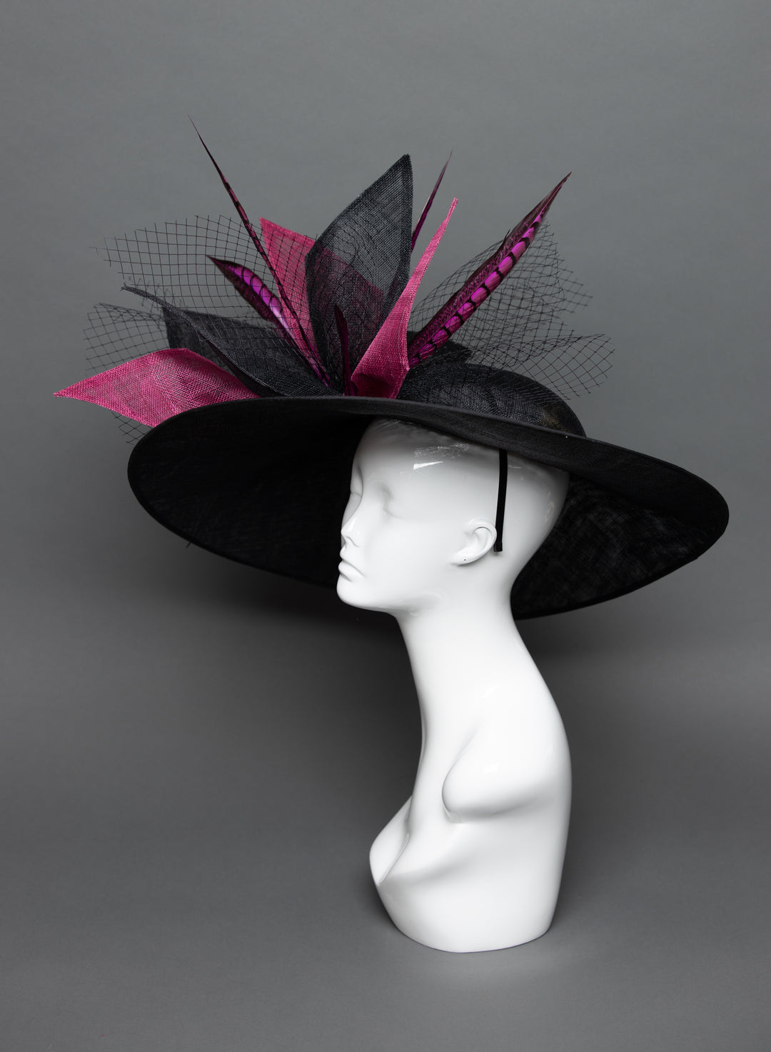 THG3731 - The Hat Girls