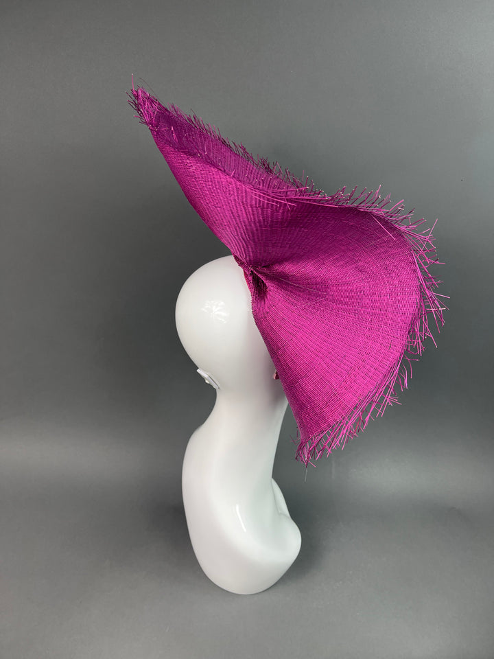 THG3832 - The Hat Girls