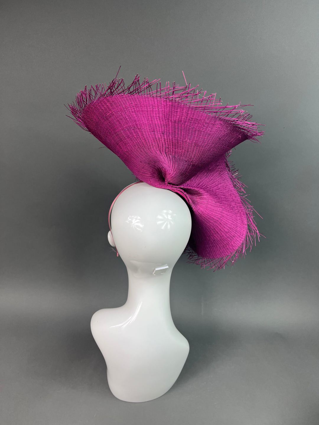 THG3832 - The Hat Girls