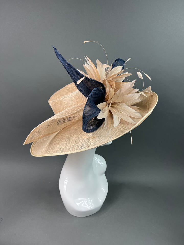 THG3840 - The Hat Girls