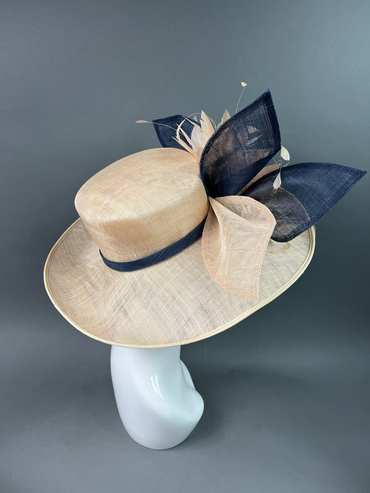 THG3840 - The Hat Girls