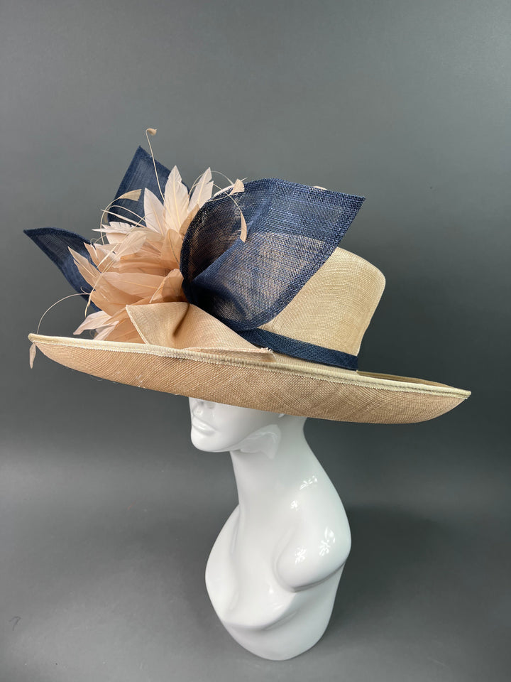 THG3840 - The Hat Girls