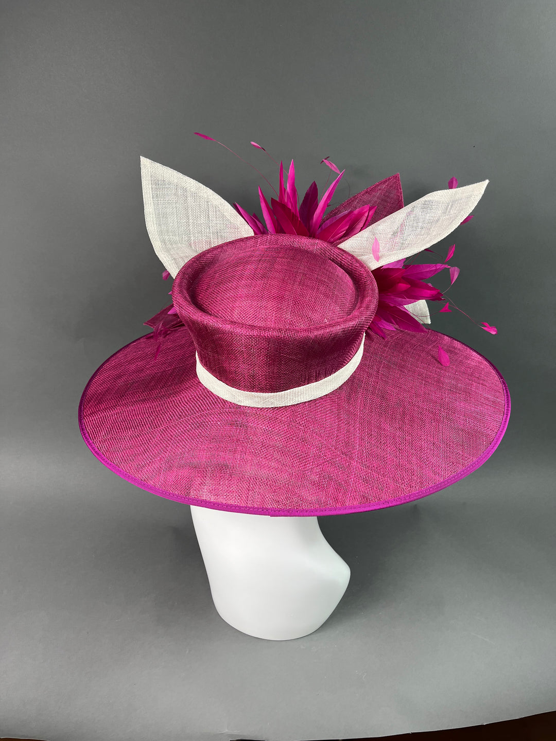 THG3858 - The Hat Girls