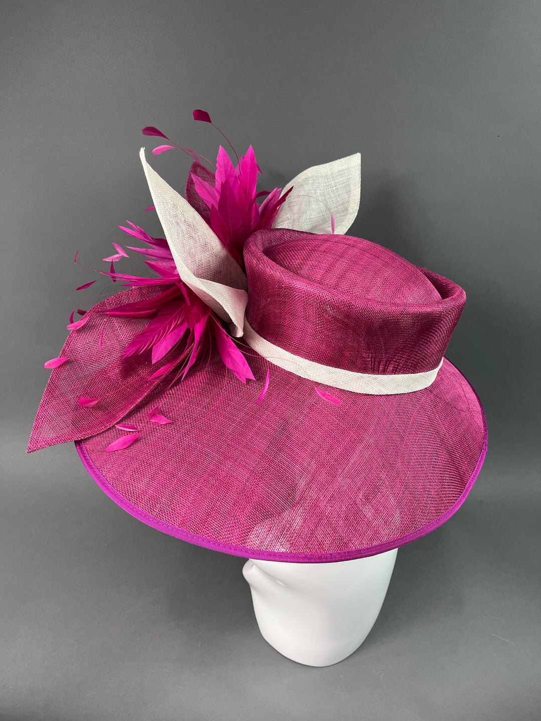 THG3858 - The Hat Girls