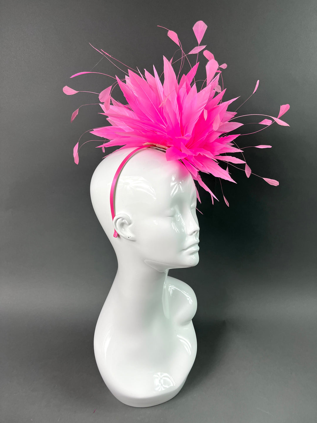 THG3867 - The Hat Girls