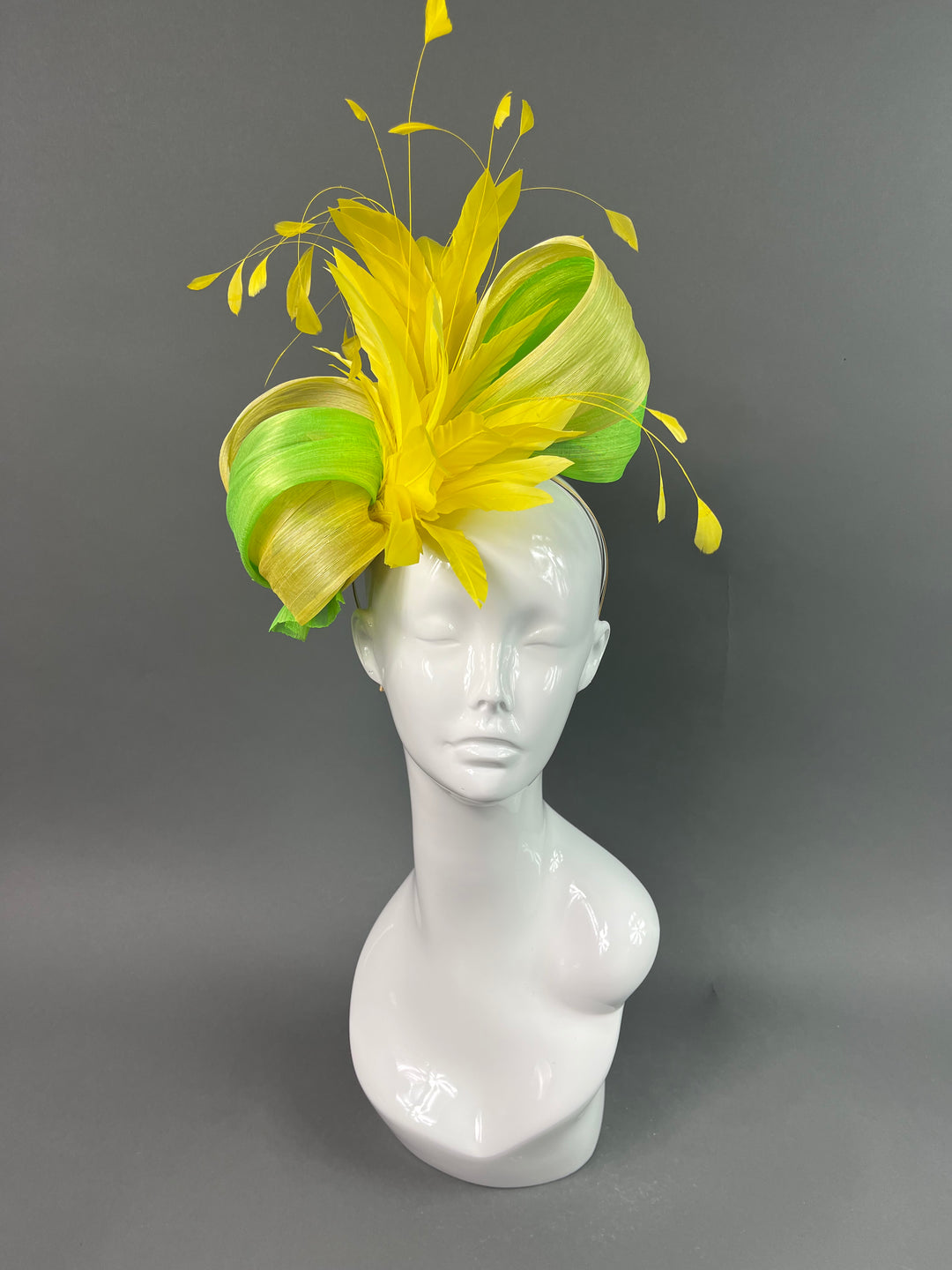 THG3872 - The Hat Girls