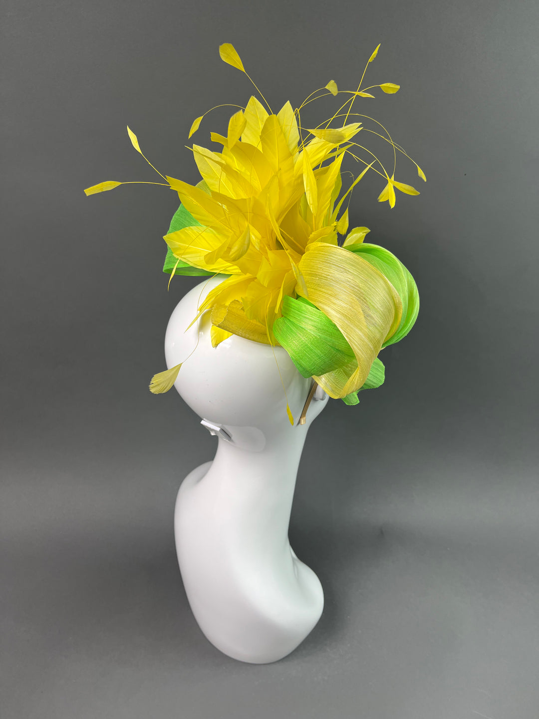 THG3872 - The Hat Girls