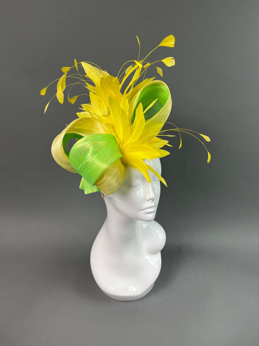 THG3872 - The Hat Girls