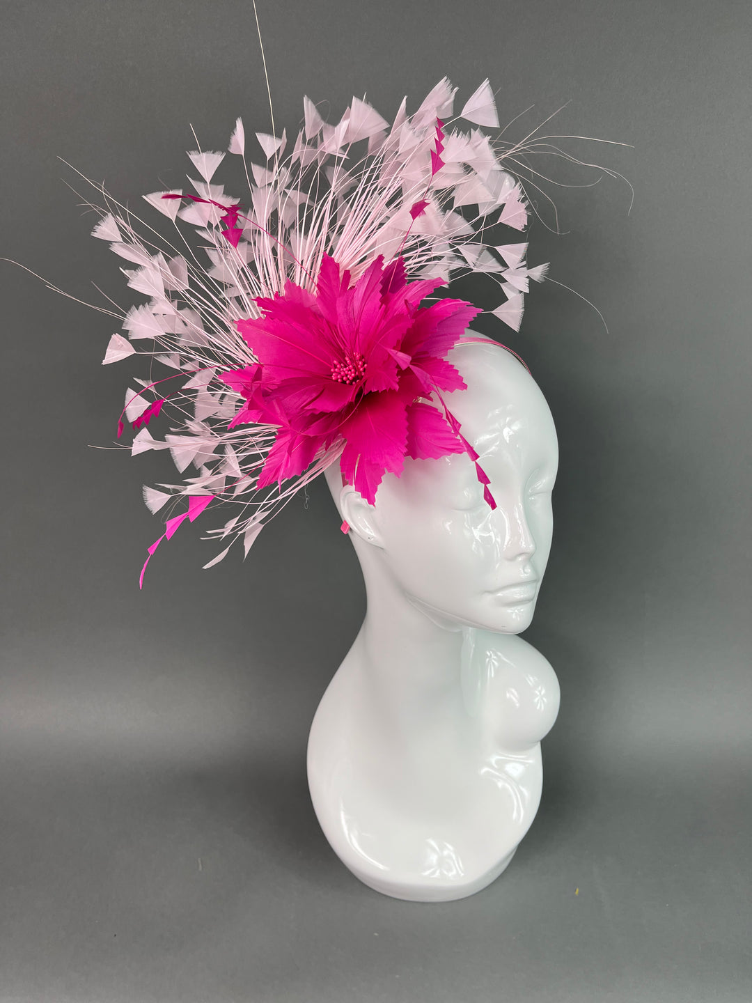 THG3906 - The Hat Girls