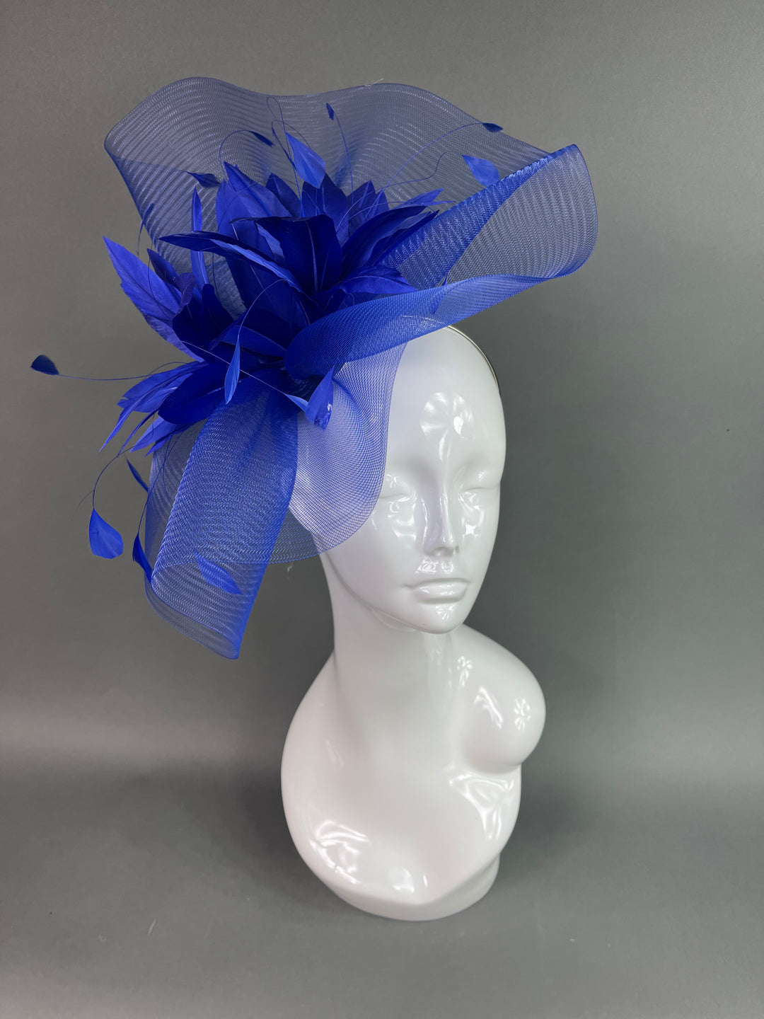 THG3933 - The Hat Girls