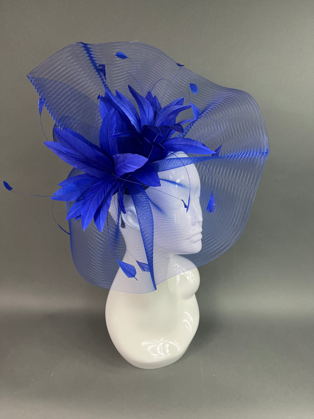 THG3933 - The Hat Girls