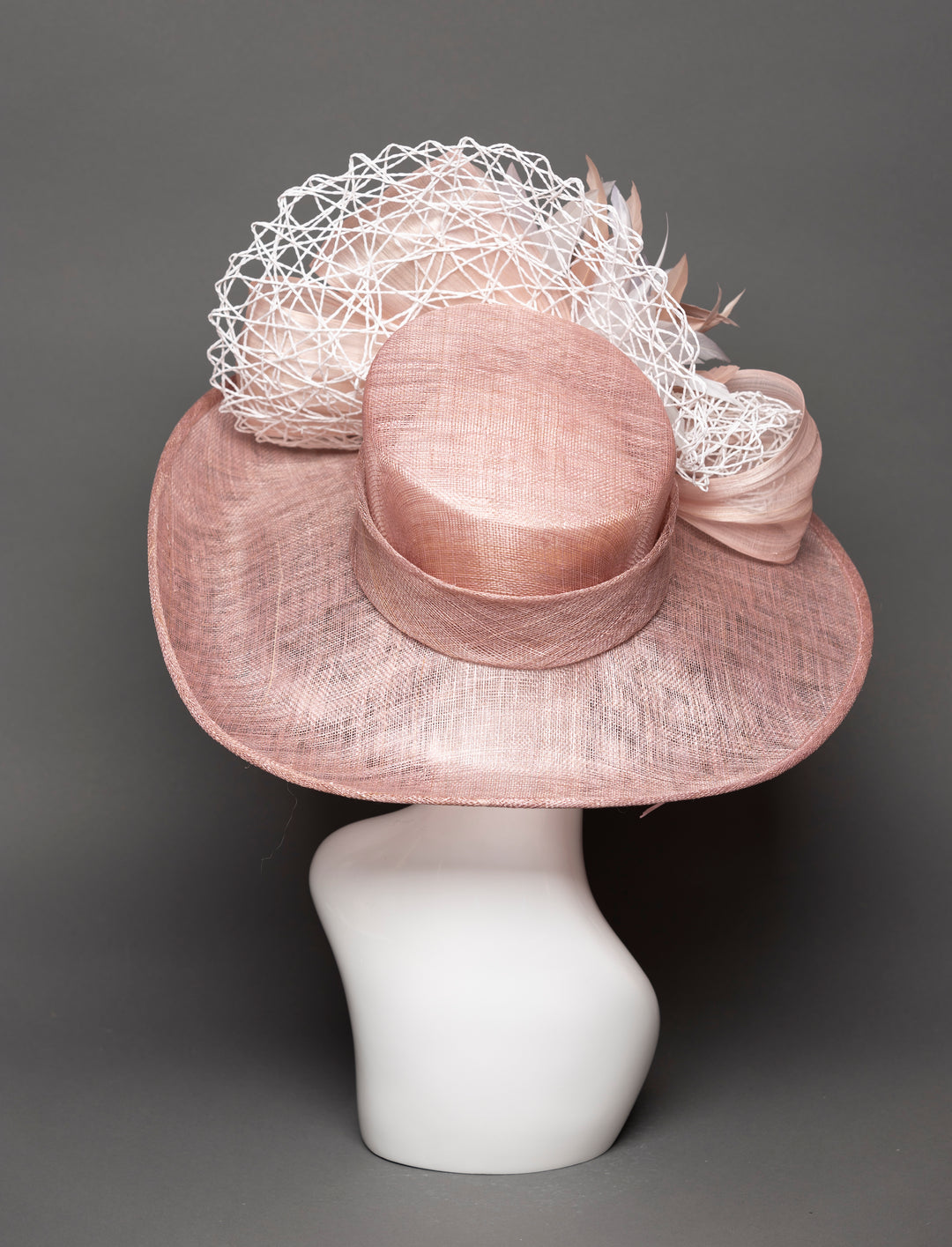 THG3554 - The Hat Girls