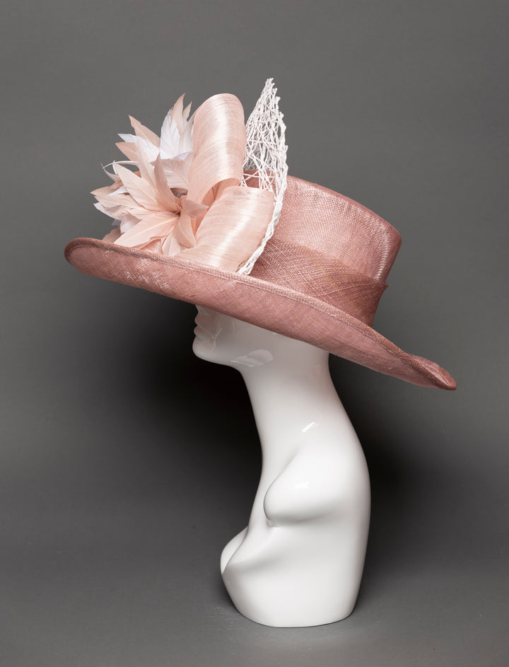 THG3554 - The Hat Girls