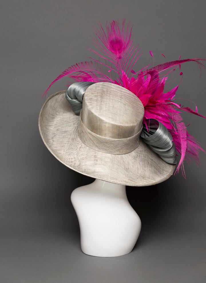 THG3556 - The Hat Girls