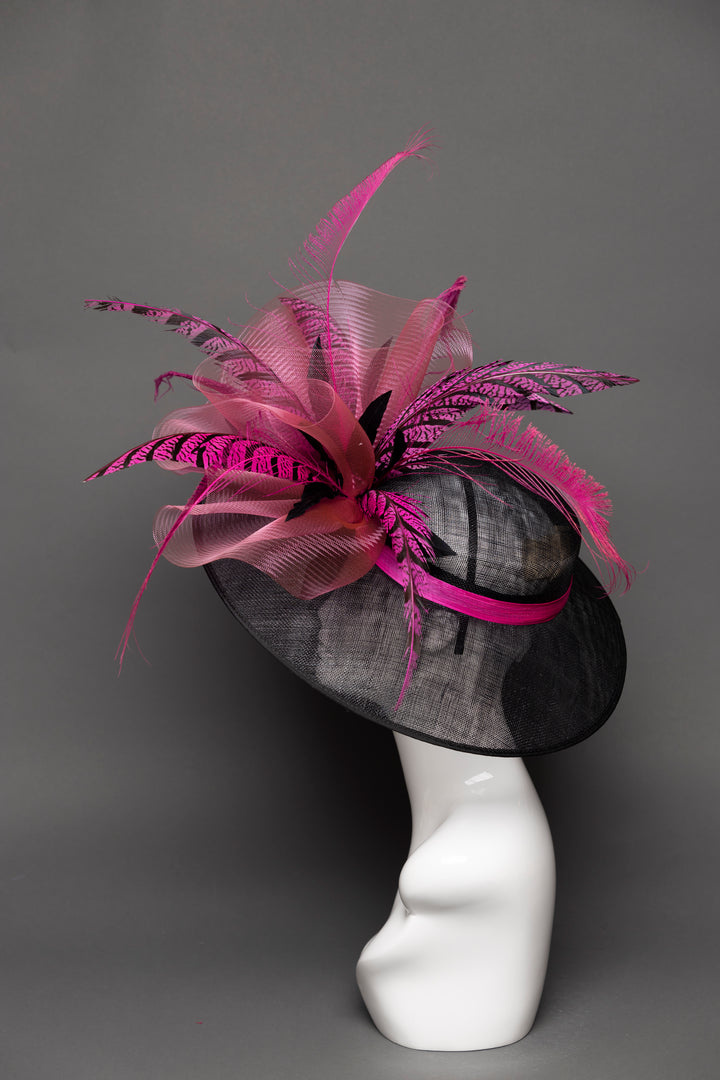 THG3560 - The Hat Girls