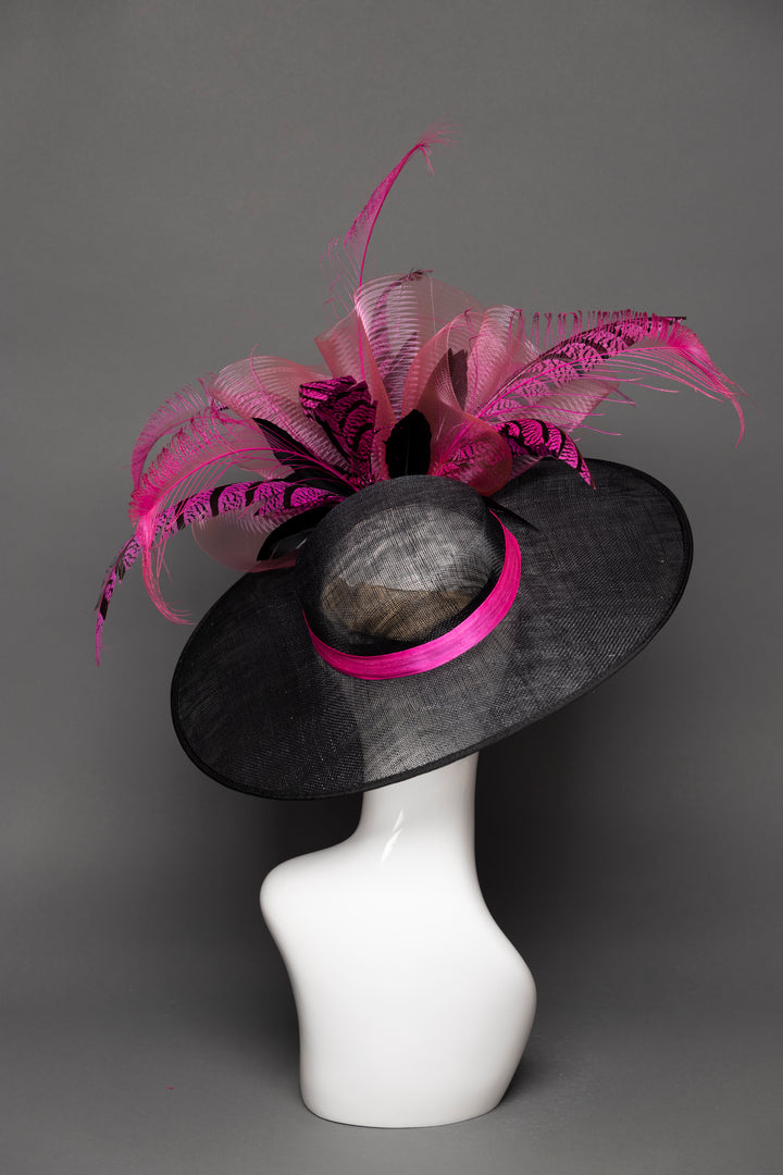 THG3560 - The Hat Girls