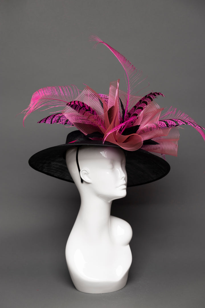 THG3560 - The Hat Girls