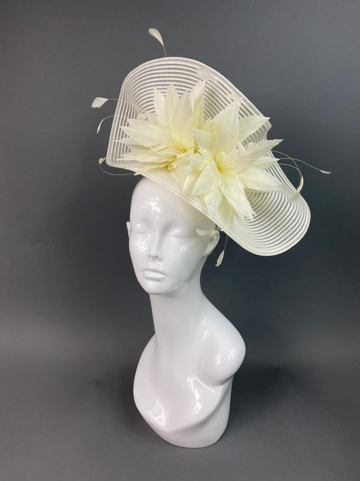 THG3844 - The Hat Girls