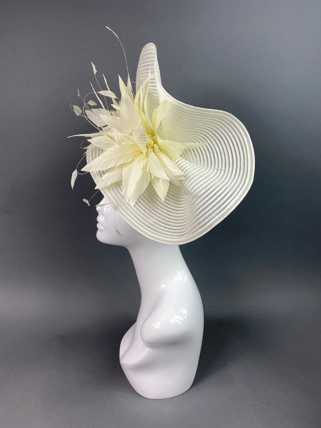 THG3844 - The Hat Girls