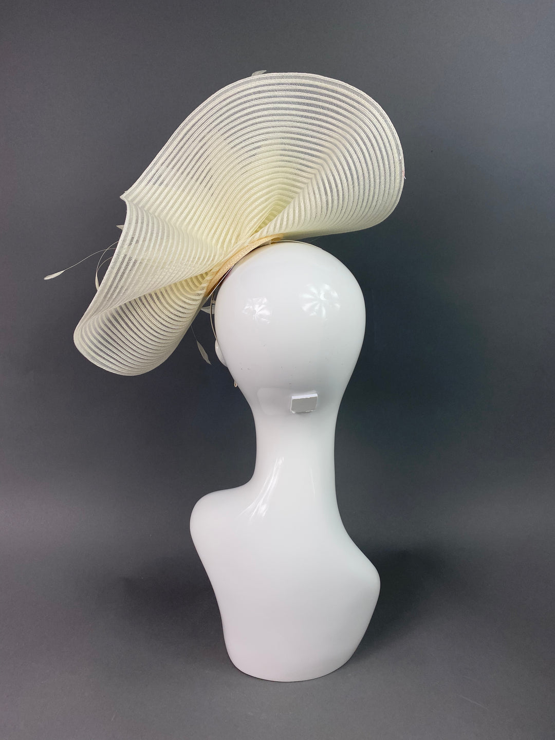 THG3844 - The Hat Girls