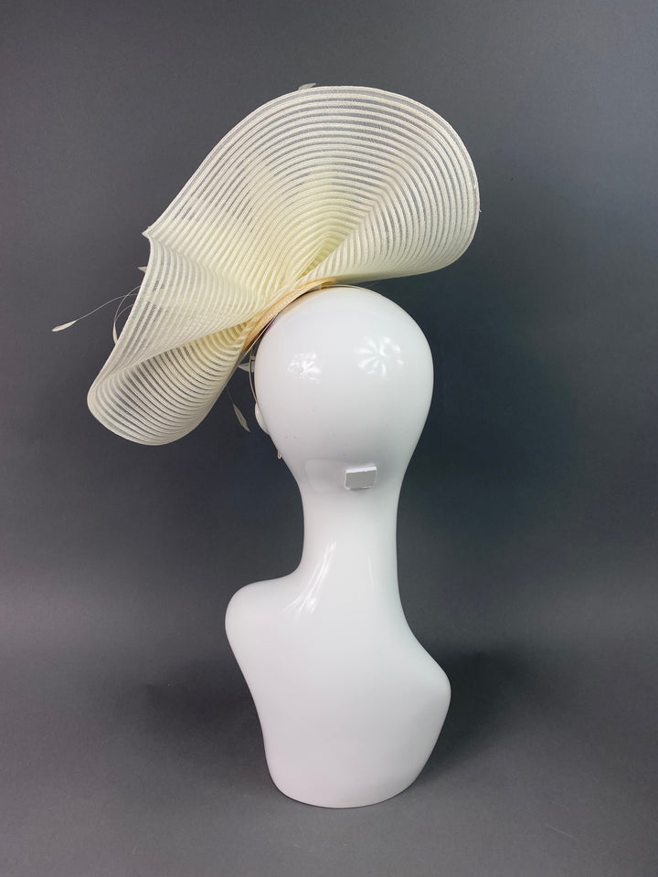 THG3844 - The Hat Girls