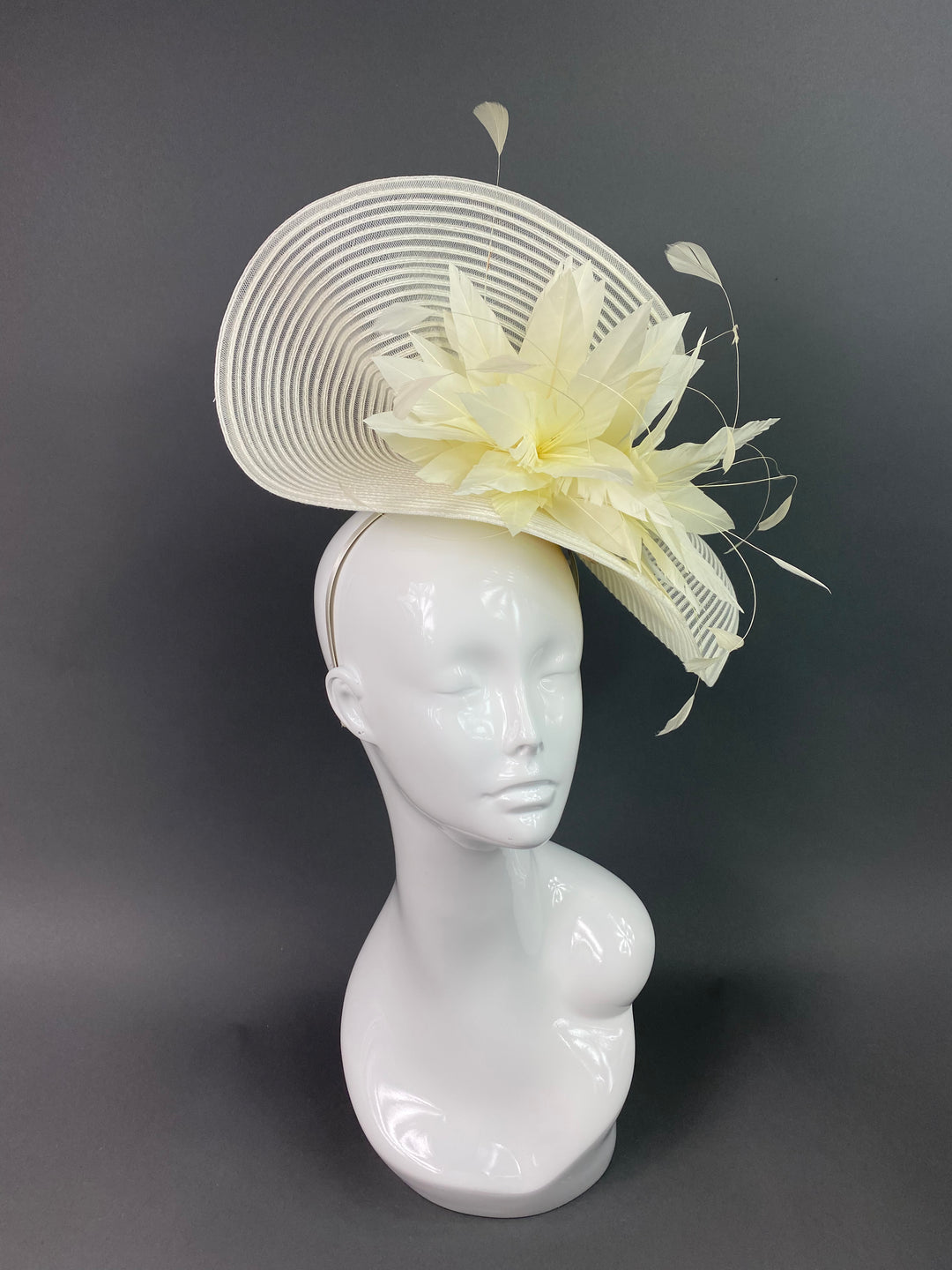 THG3844 - The Hat Girls