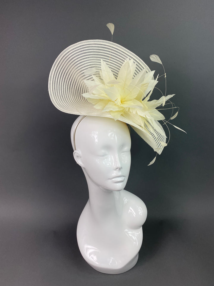 THG3844 - The Hat Girls