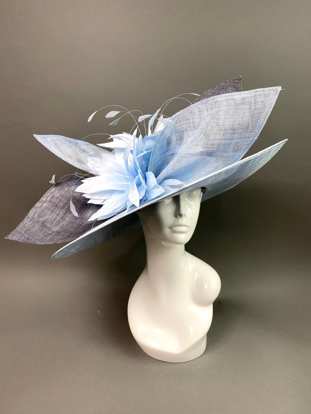 THG3852 - The Hat Girls