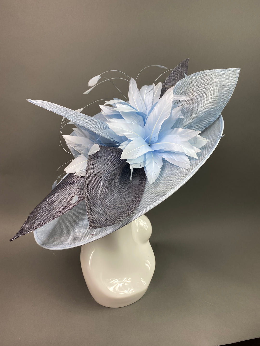 THG3852 - The Hat Girls