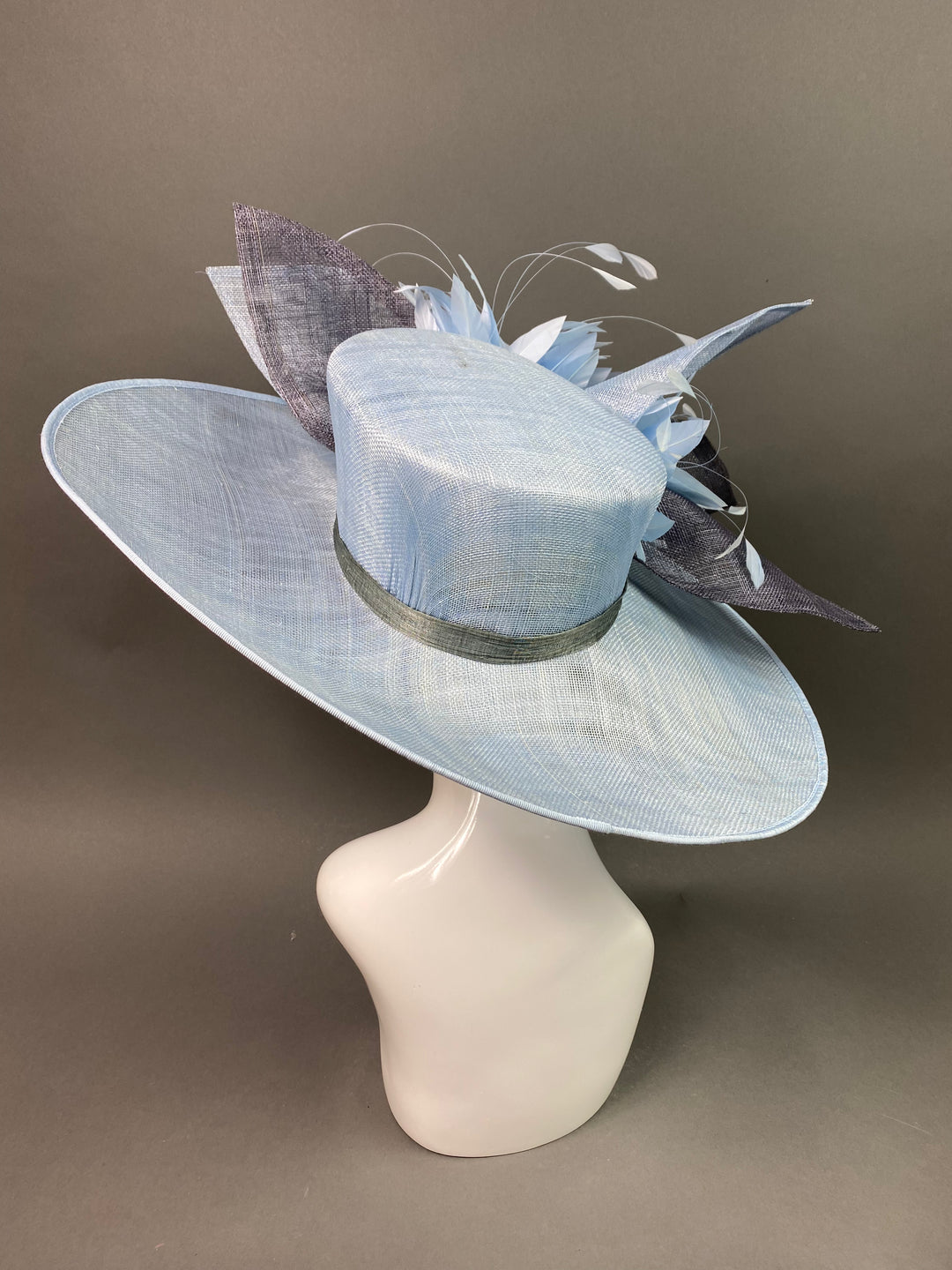 THG3852 - The Hat Girls