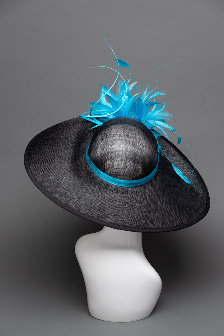 THG2763 - The Hat Girls