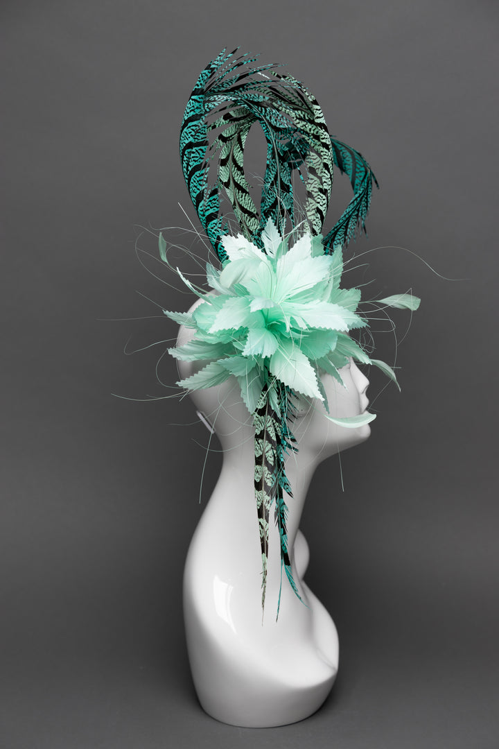 THG3052 - The Hat Girls