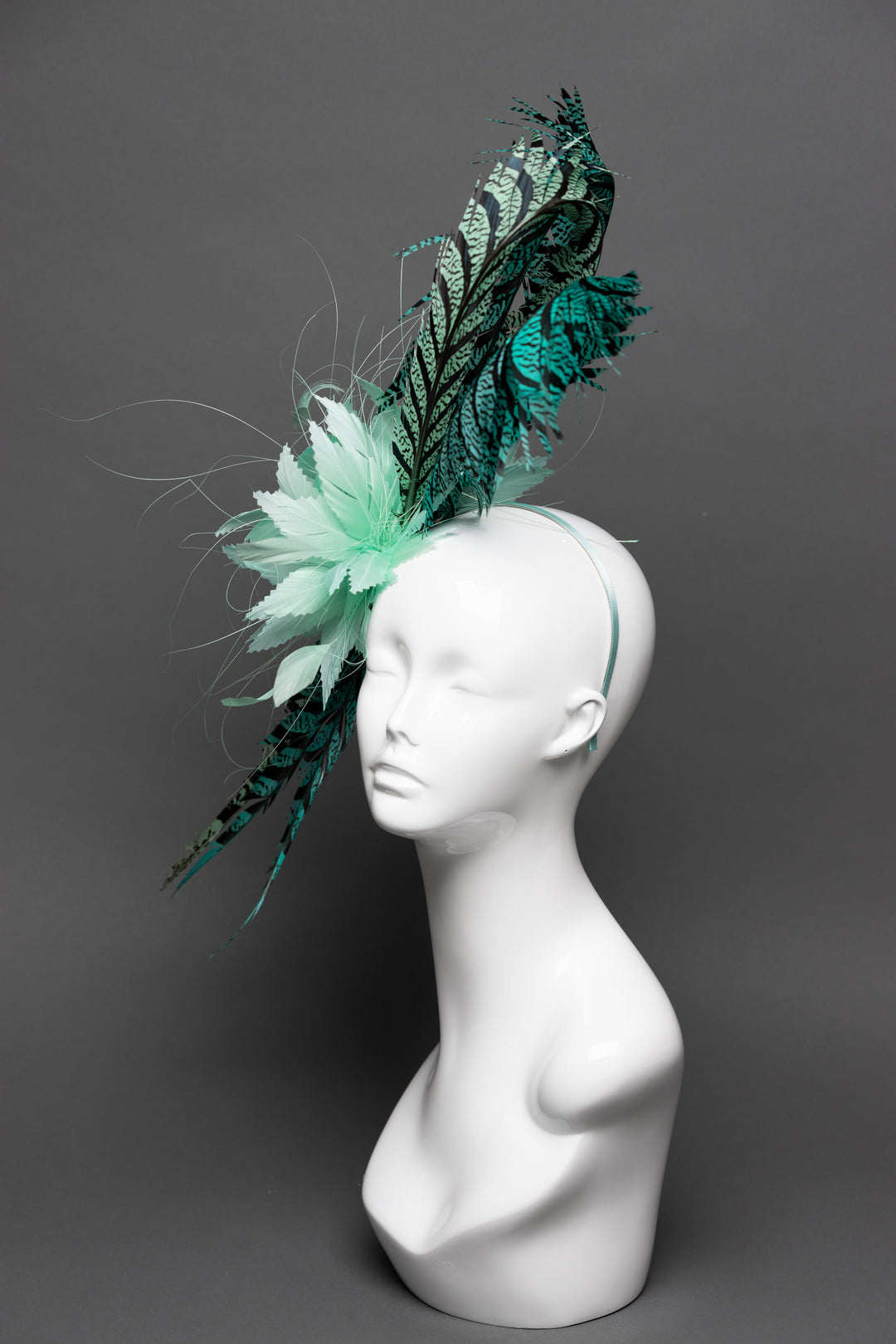 THG3052 - The Hat Girls