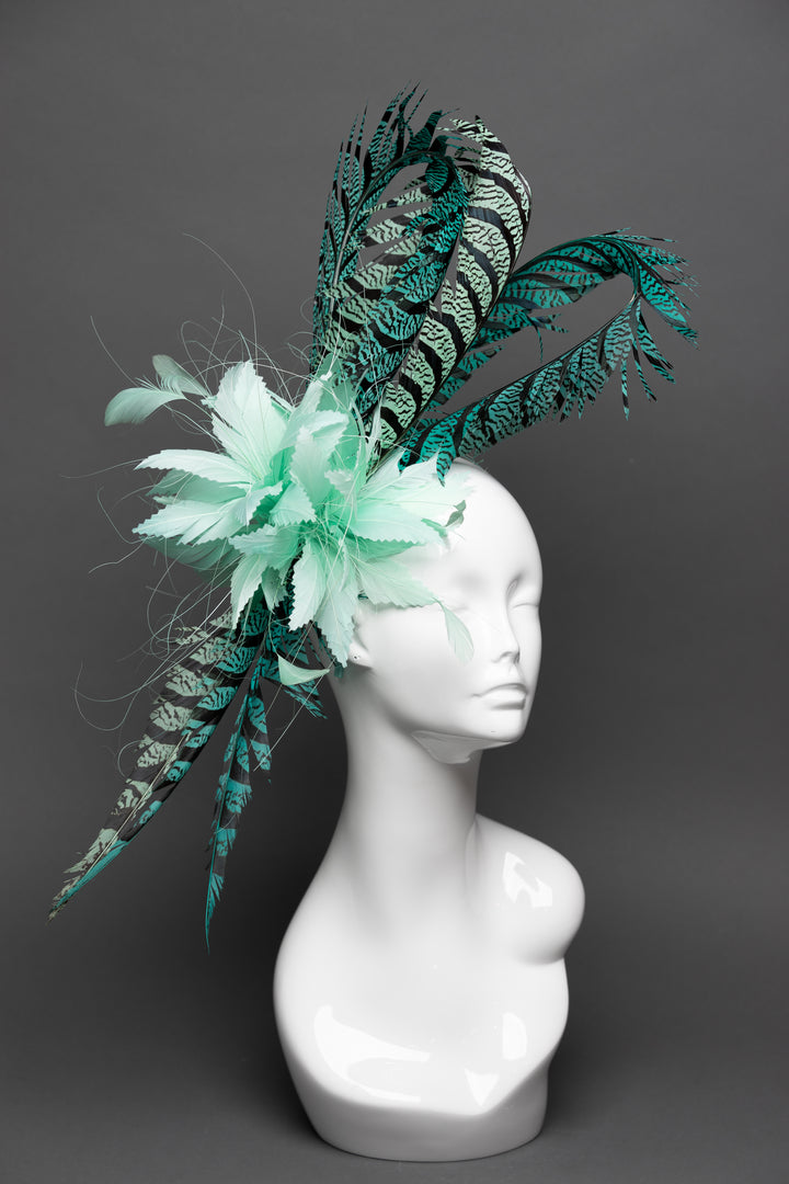 THG3052 - The Hat Girls