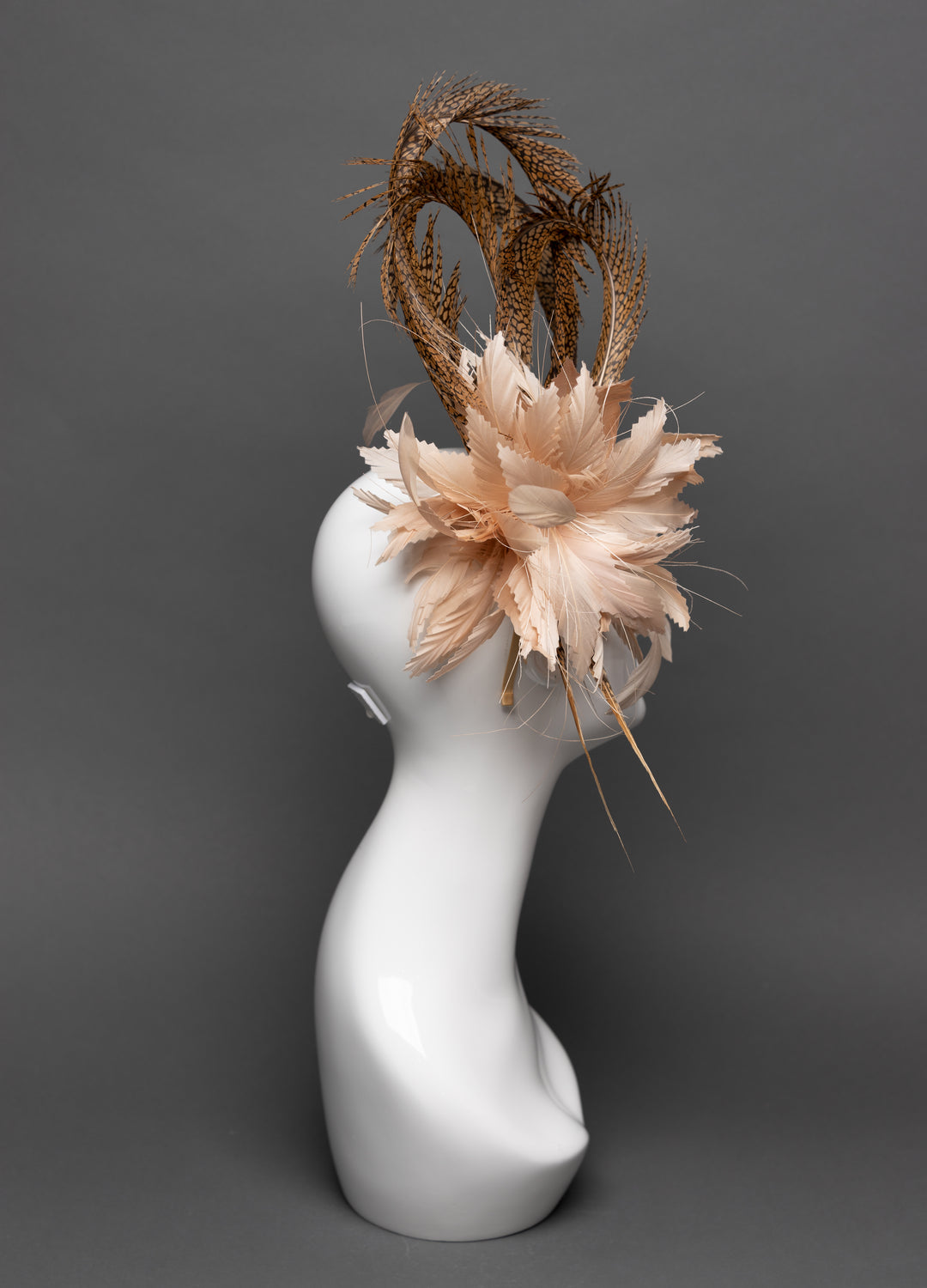 THG3063 - The Hat Girls