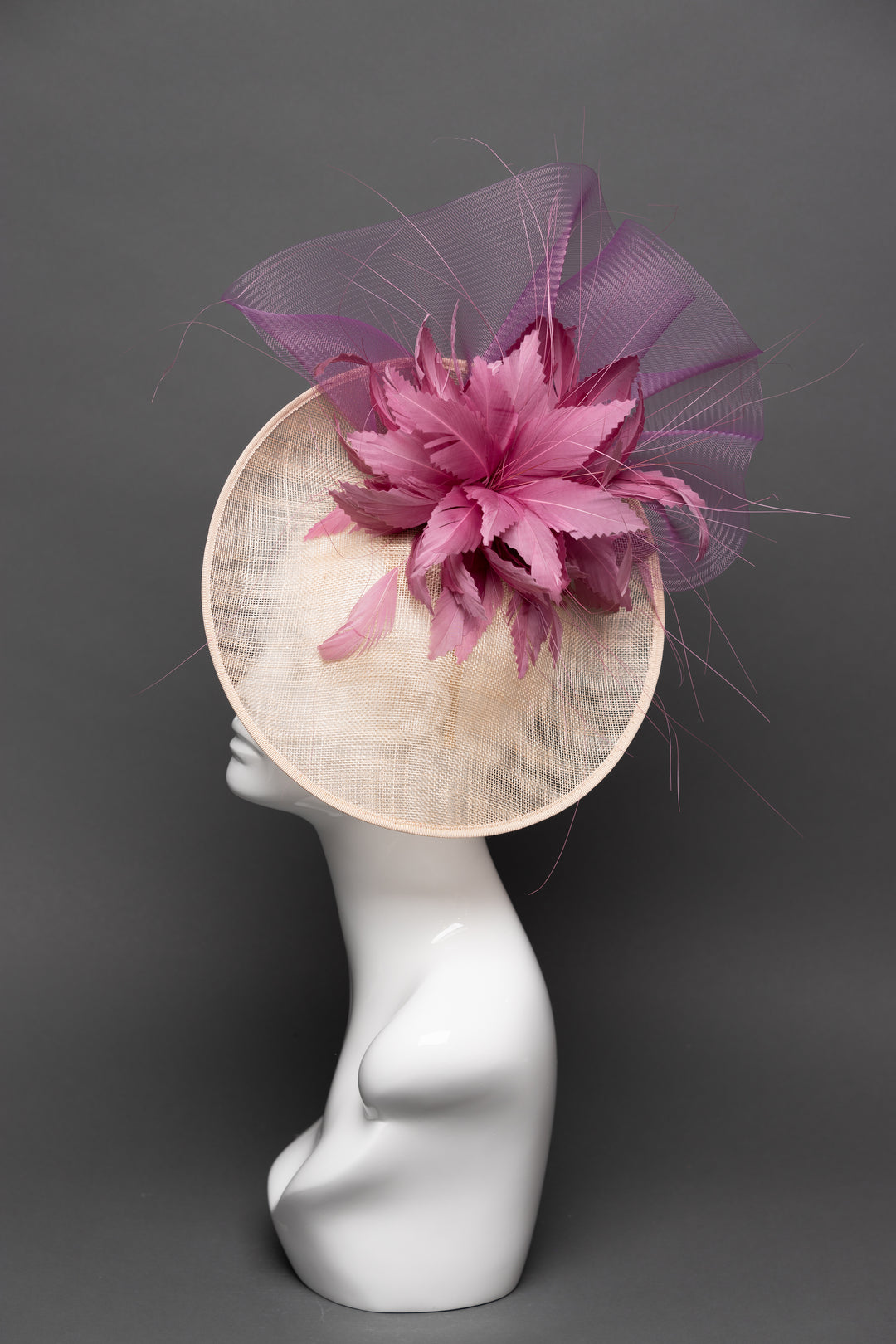 THG3068 - The Hat Girls