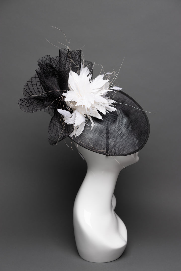 THG3071 - The Hat Girls