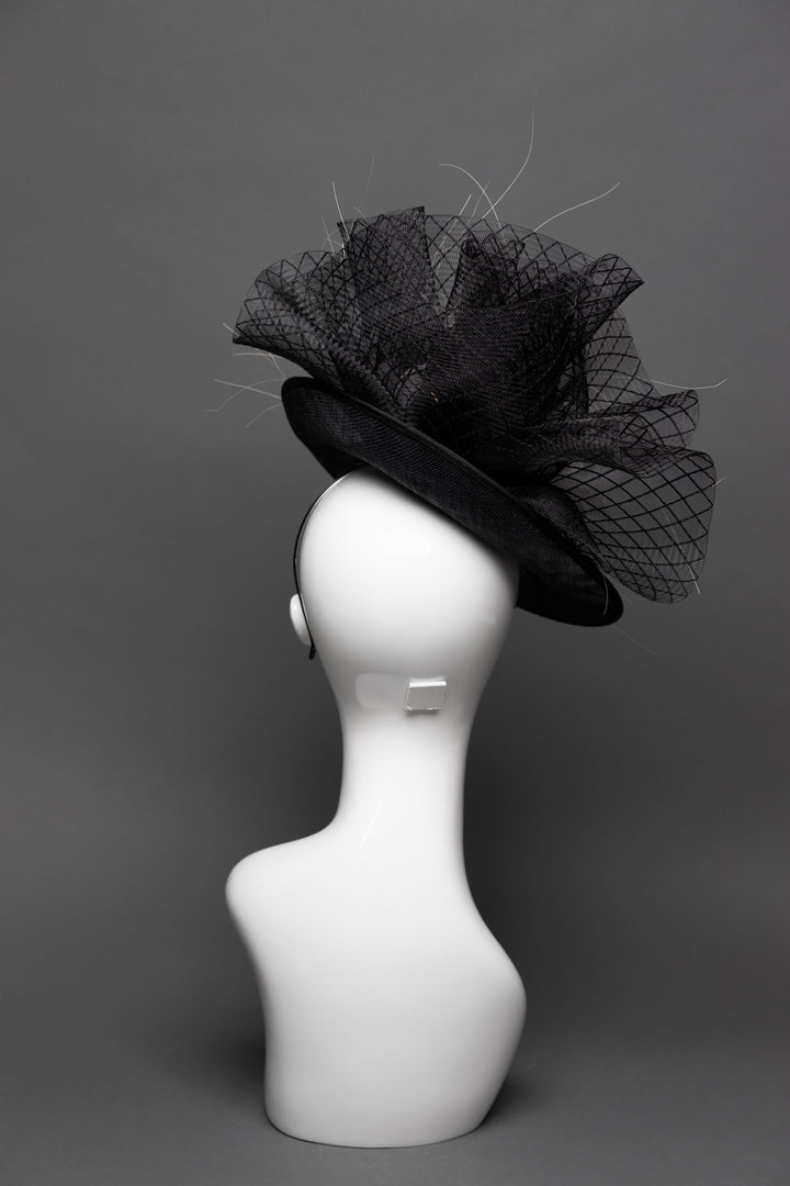 THG3071 - The Hat Girls