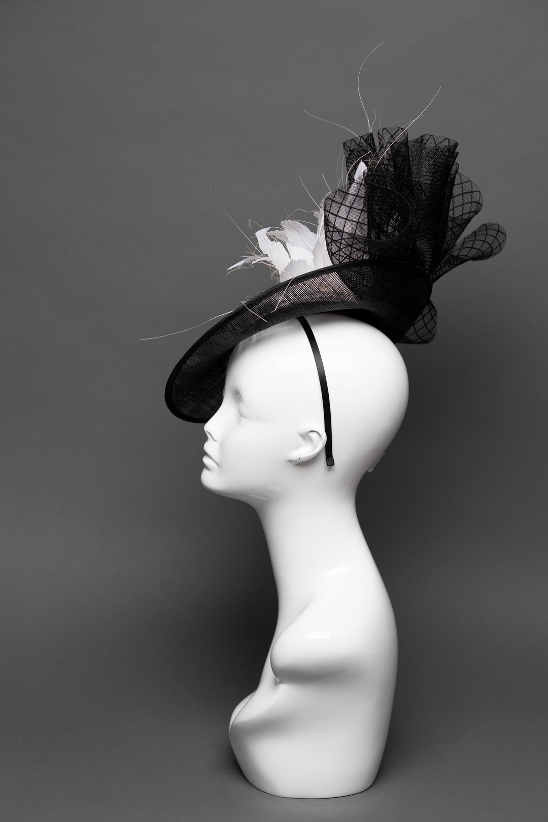 THG3071 - The Hat Girls