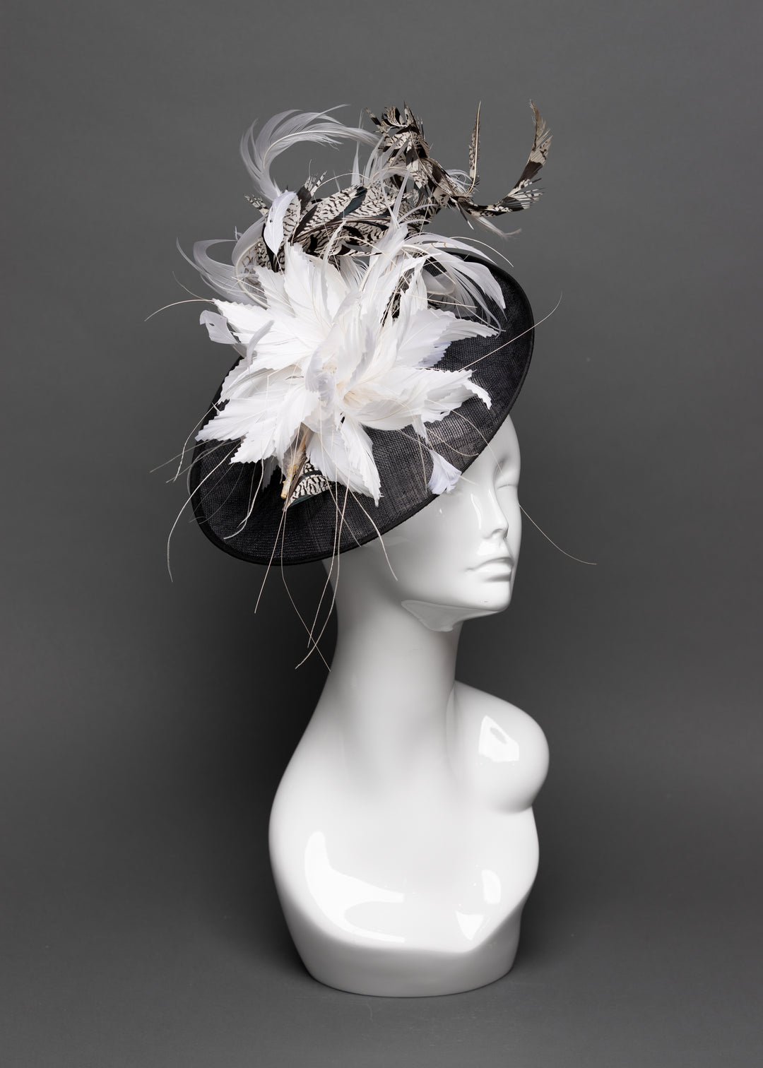 THG3072 - The Hat Girls